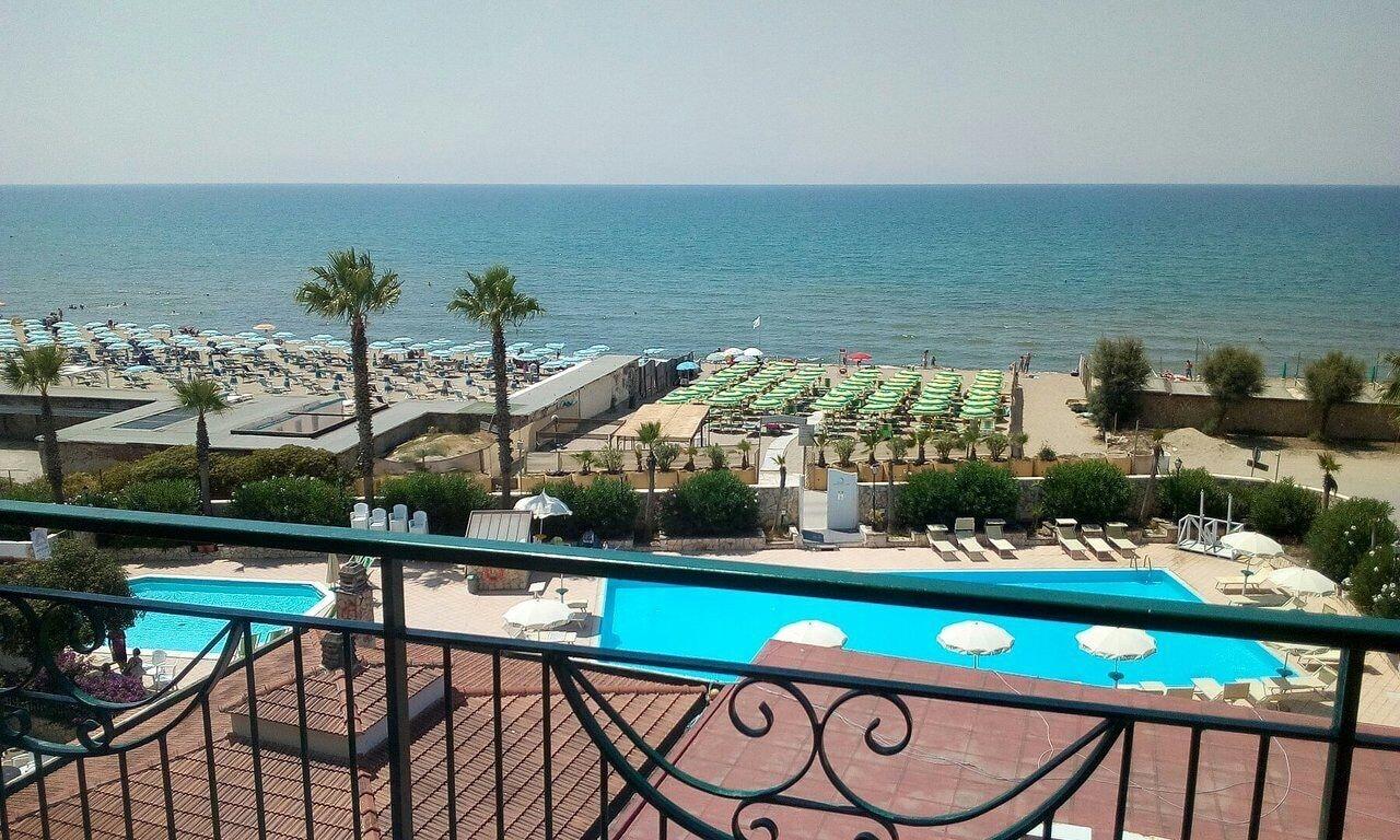 Hotel Club Sabbiadoro Battipaglia Bagian luar foto