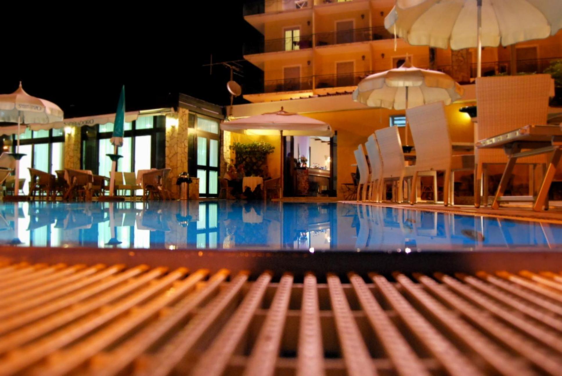 Hotel Club Sabbiadoro Battipaglia Bagian luar foto