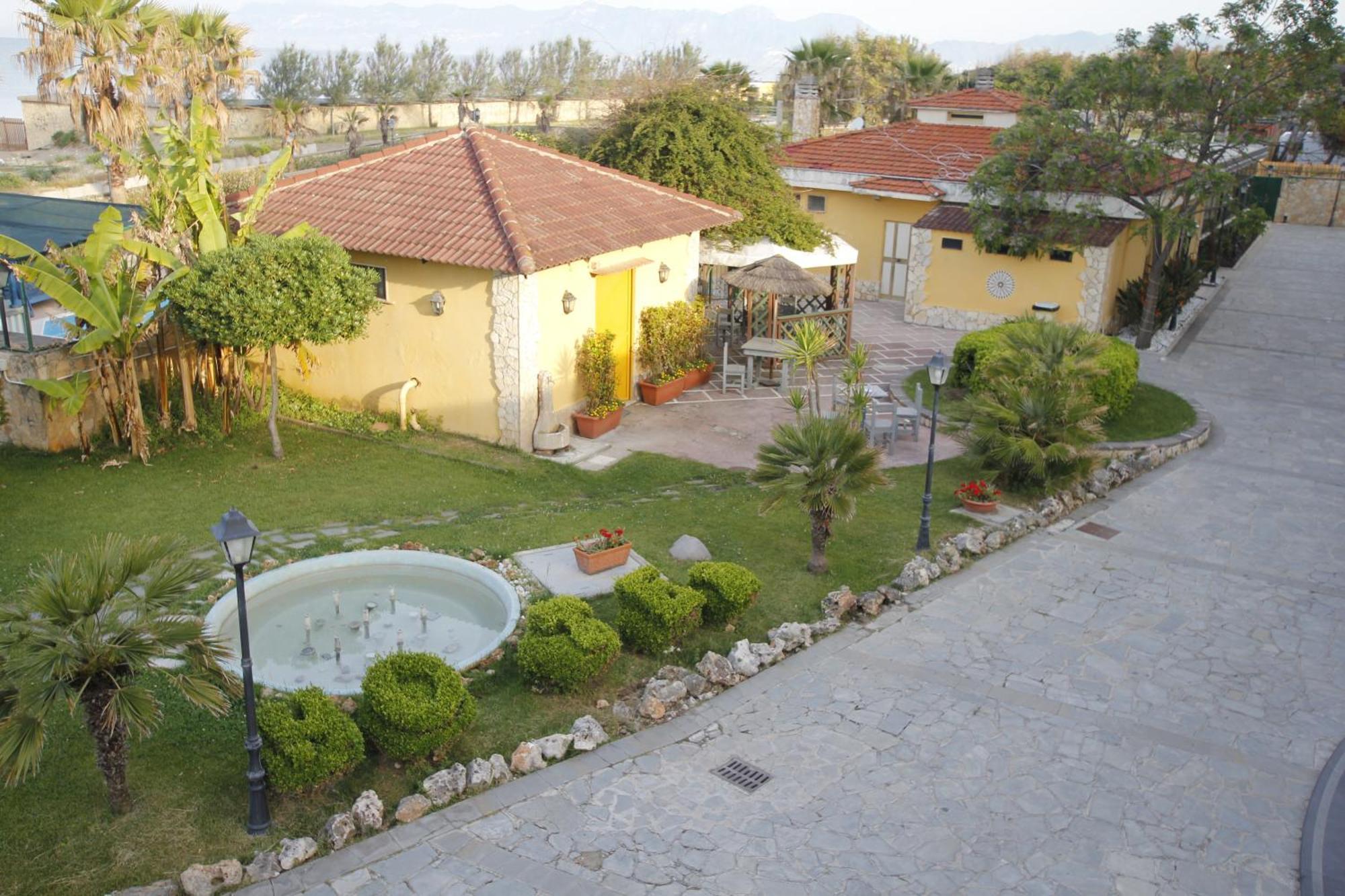 Hotel Club Sabbiadoro Battipaglia Bagian luar foto