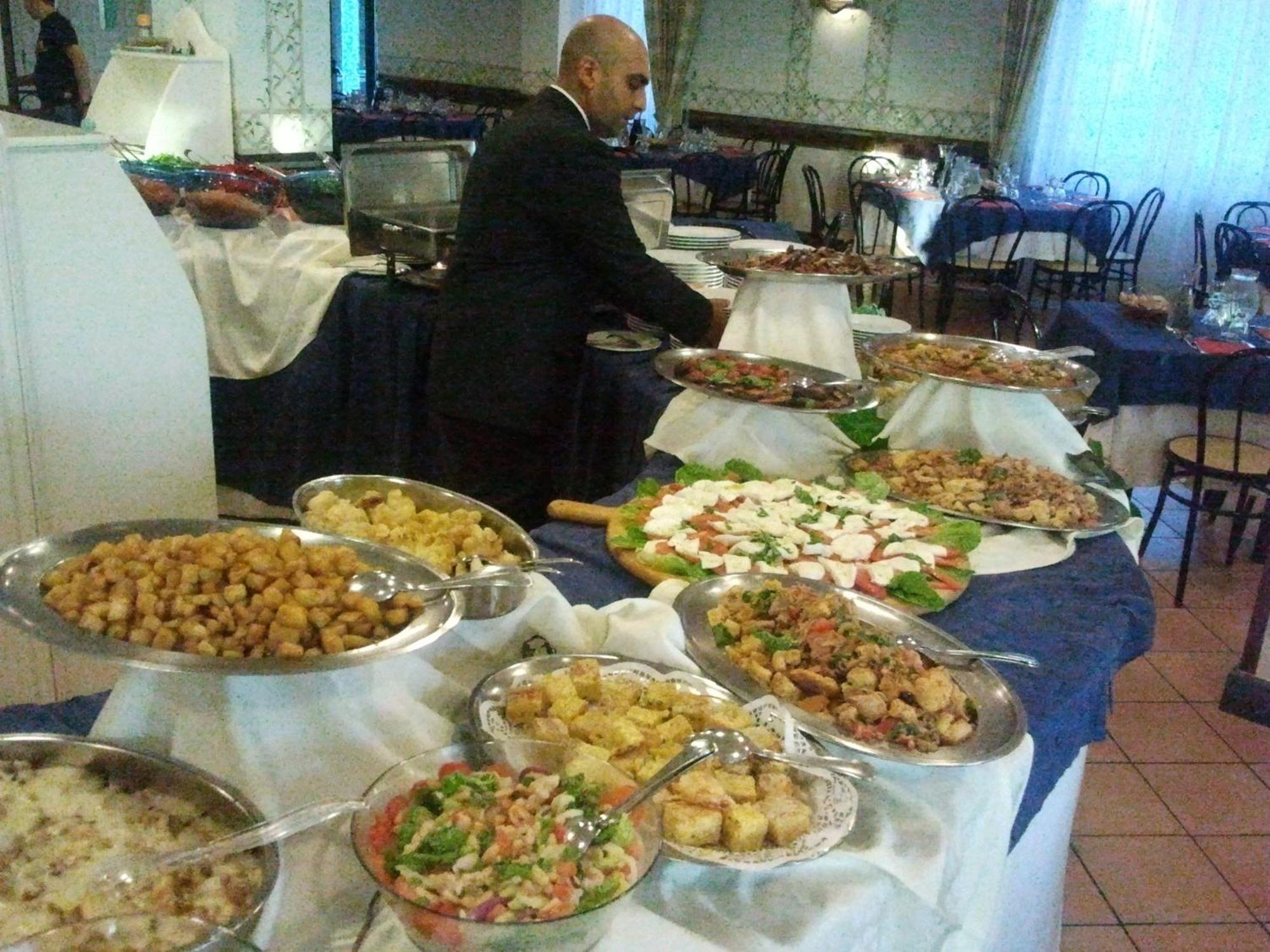Hotel Club Sabbiadoro Battipaglia Bagian luar foto
