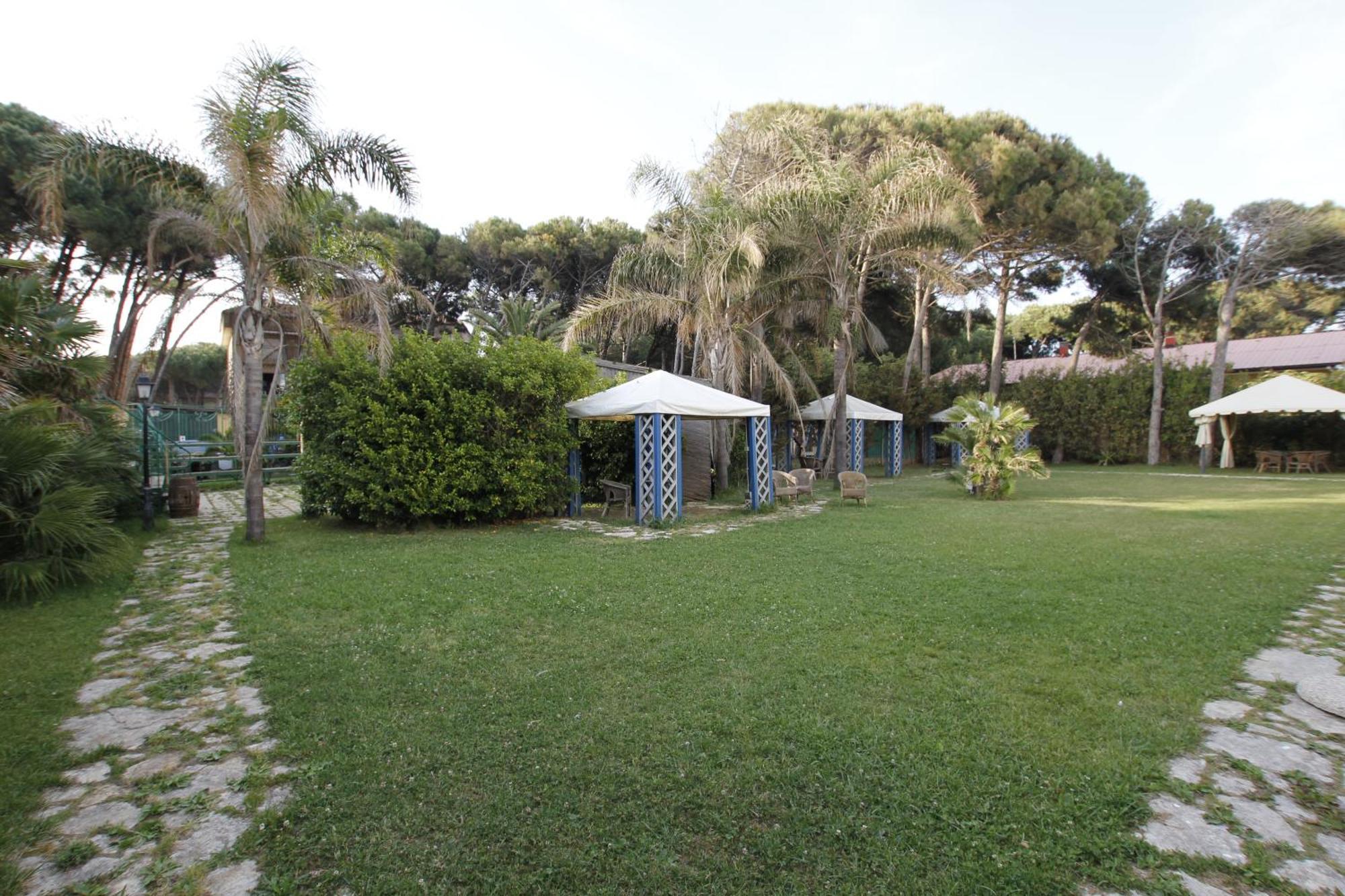 Hotel Club Sabbiadoro Battipaglia Bagian luar foto