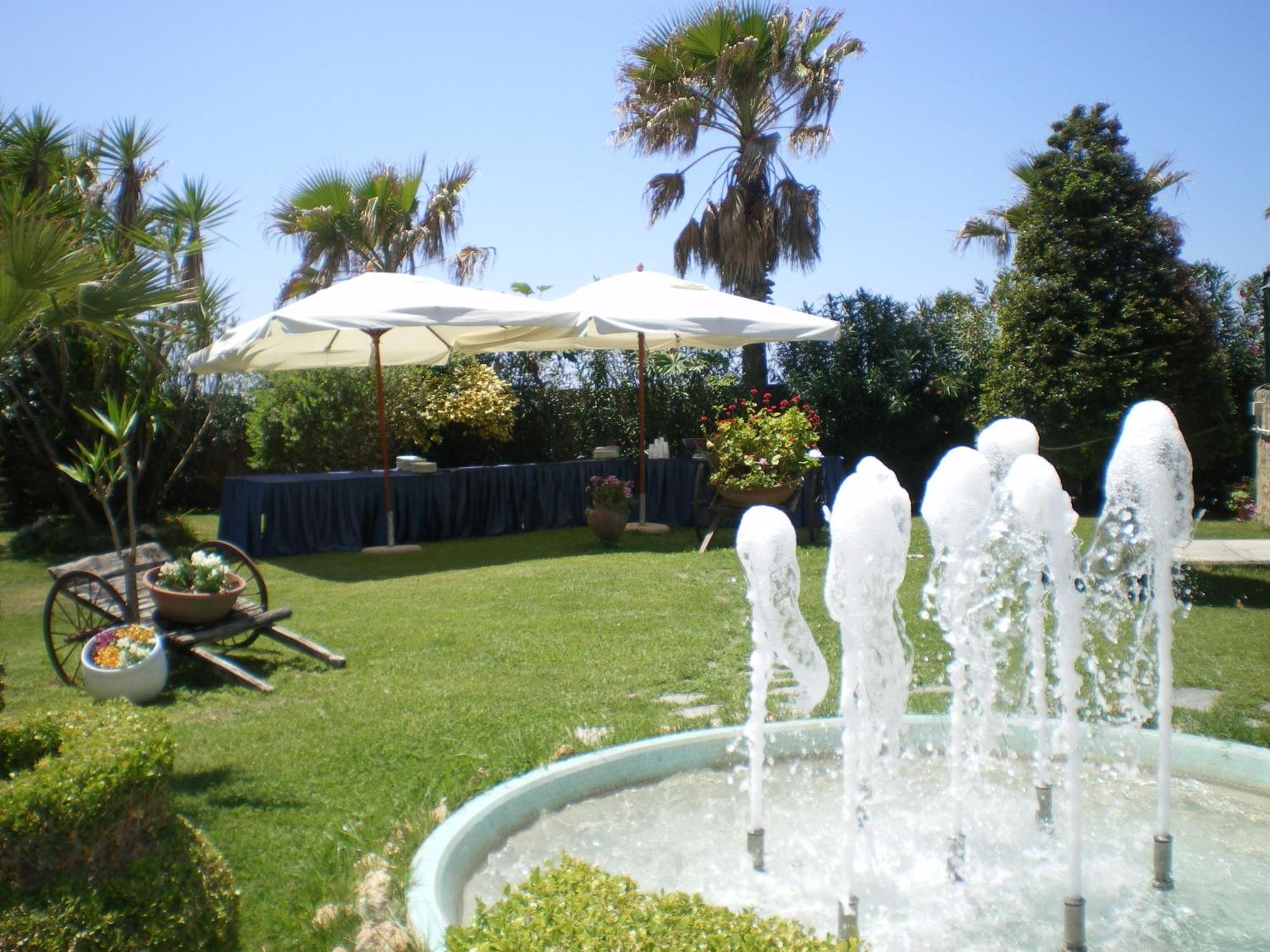 Hotel Club Sabbiadoro Battipaglia Bagian luar foto