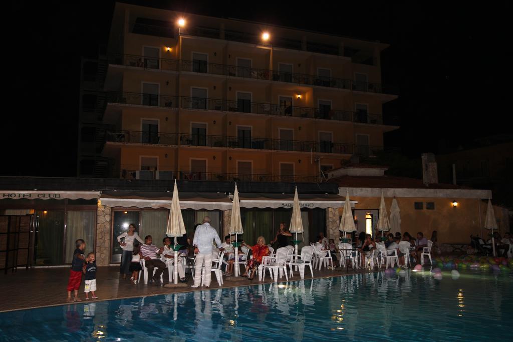 Hotel Club Sabbiadoro Battipaglia Bagian luar foto