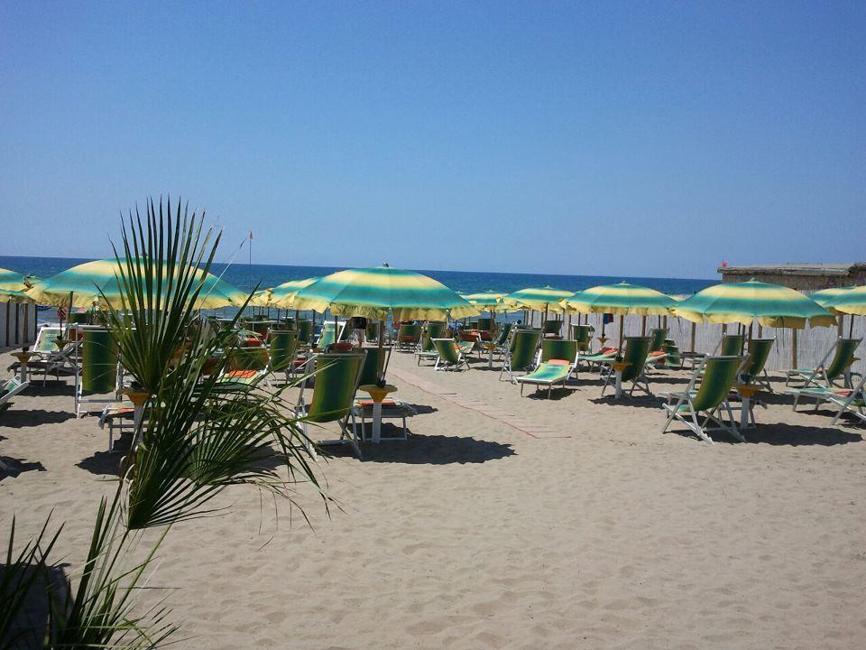 Hotel Club Sabbiadoro Battipaglia Bagian luar foto